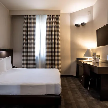 Hotel Ovest Piacenza Exterior photo