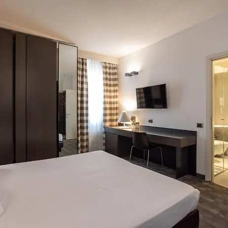 Hotel Ovest Piacenza Exterior photo