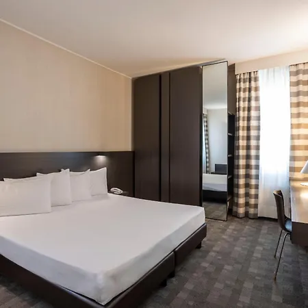 Hotel Ovest Piacenza Exterior photo