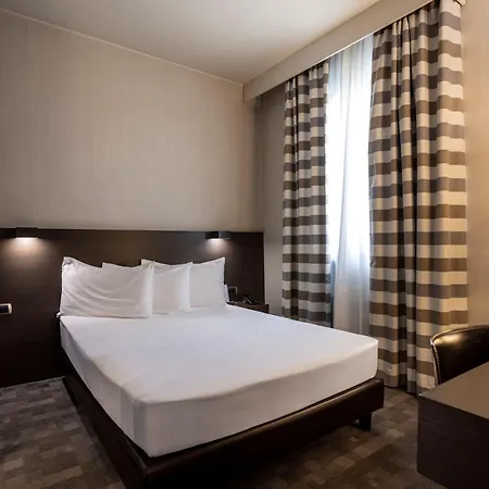 Hotel Ovest Piacenza Exterior photo
