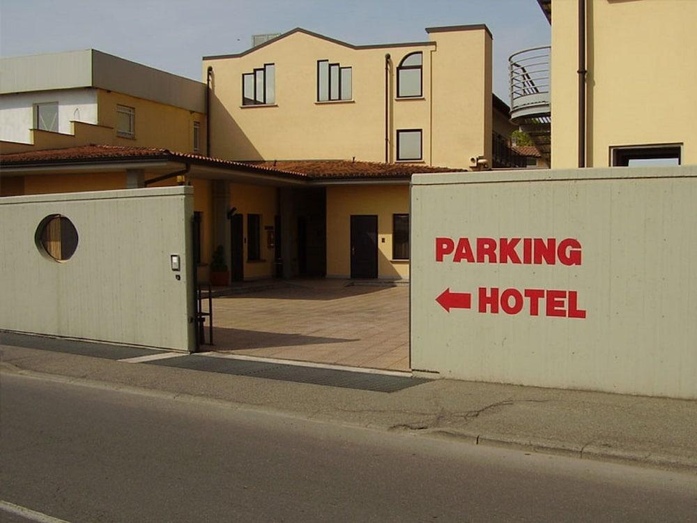 Hotel Ovest 4*